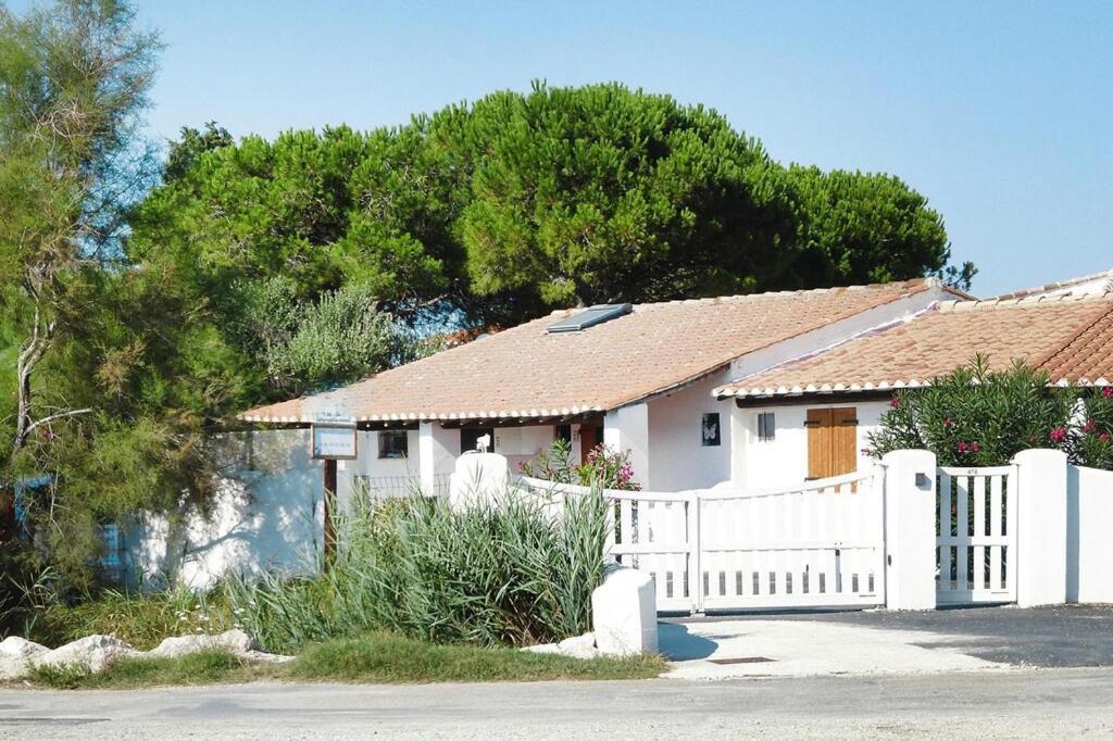 Holiday Home With Shared Pool Saintes-Maries-de-la-Mer Bagian luar foto